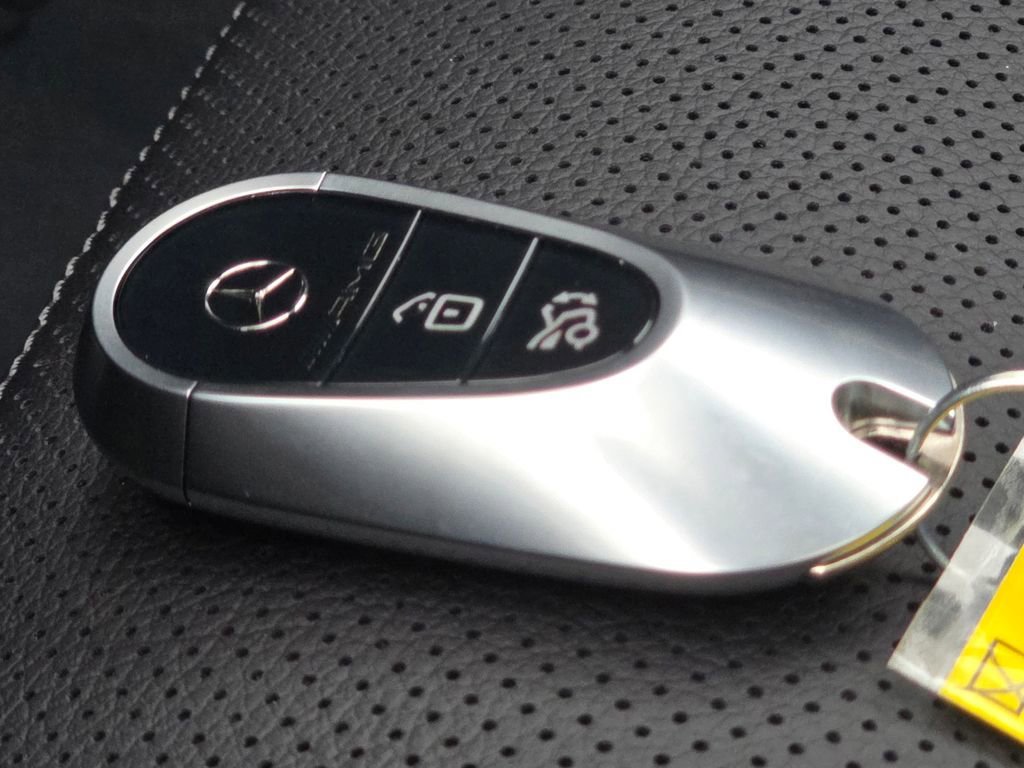 New 2026 MANUFAKTUR exclusive graphite grey magno Mercedes-Benz C 43 AMG® image 76