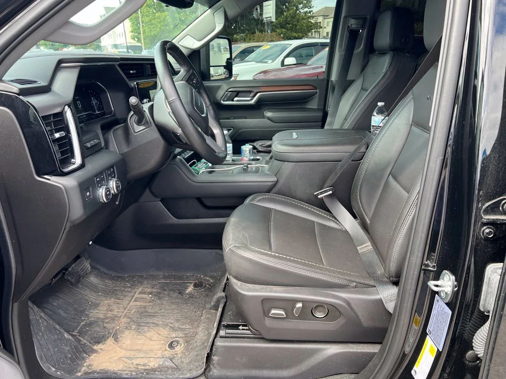 Used 2024 Black GMC Denali image 2