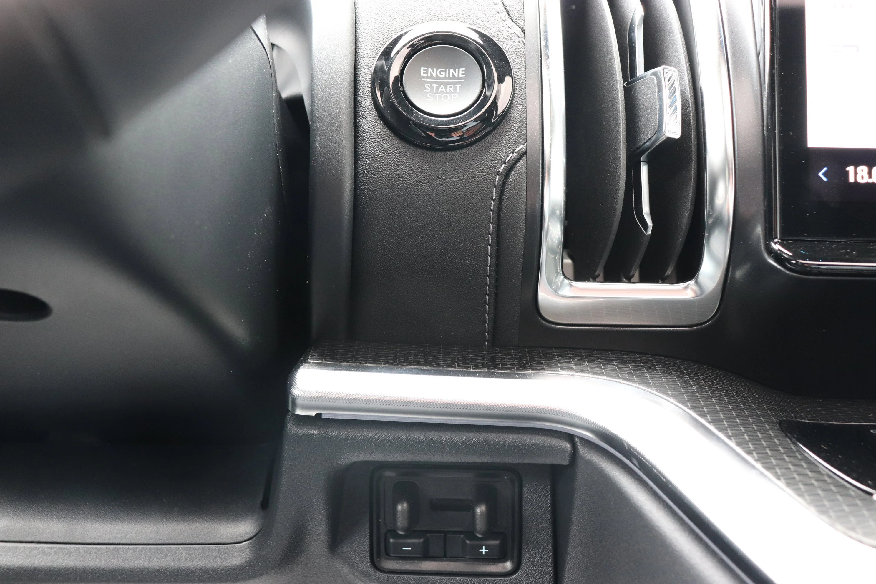 New 2026 AGATE BLACK METALLIC Ford Platinum Max image 17