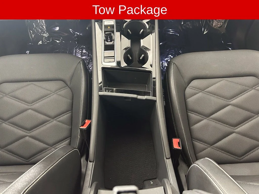 Used 2025 Pure White Volkswagen 2.0T SE w/Technology image 8