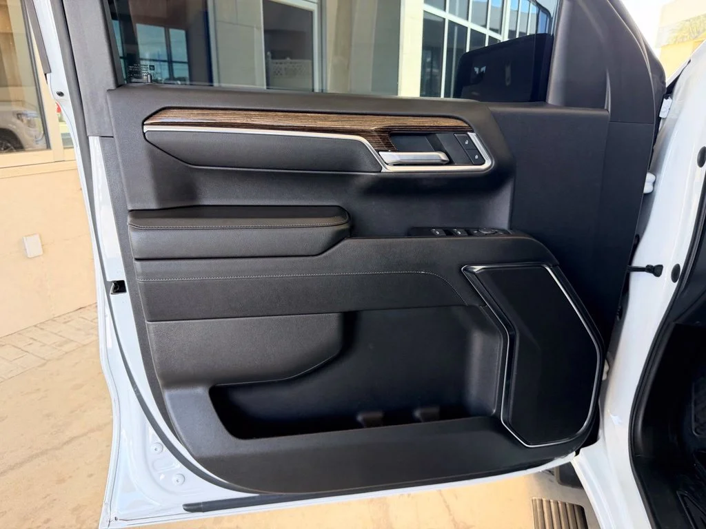 Used 2023 White GMC Elevation image 10