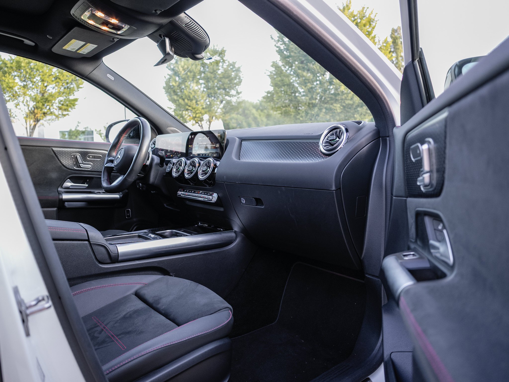Certified Used 2025 Polar White Mercedes-Benz GLA 250 image 9