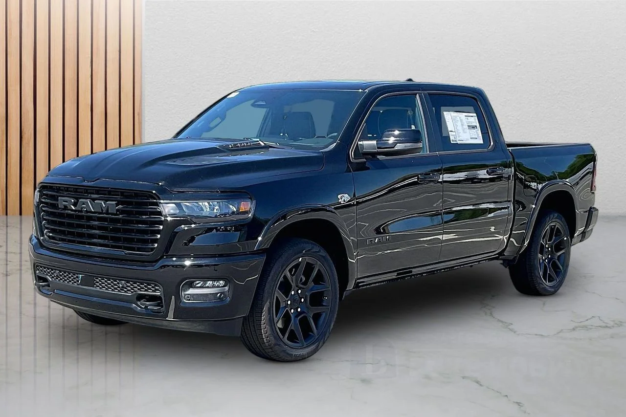 New 2026 Diamond Black Crystal Pearl-Coat Exterior Paint RAM Laramie image 4