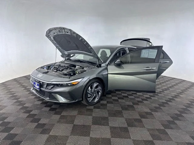 Used 2025 Gray Hyundai SEL Sport image 14