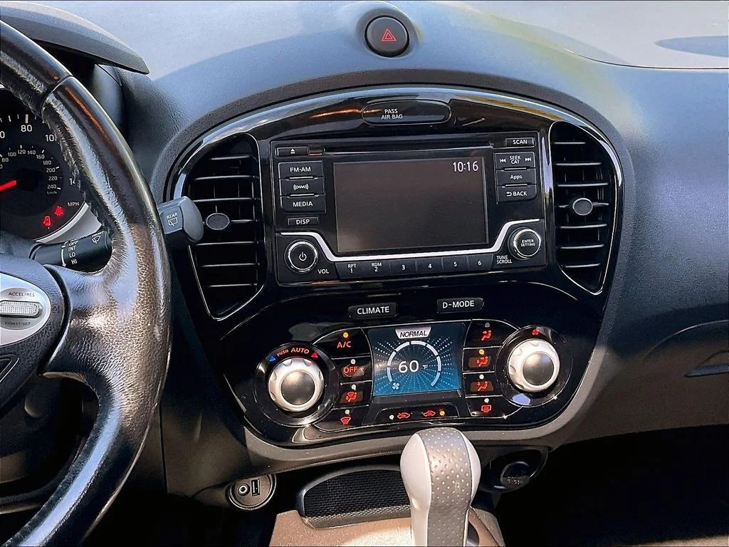 Used 2016 White Nissan SV image 18
