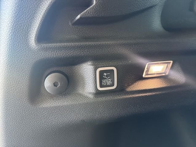 Used 2025 Metallic Jeep Limited image 9