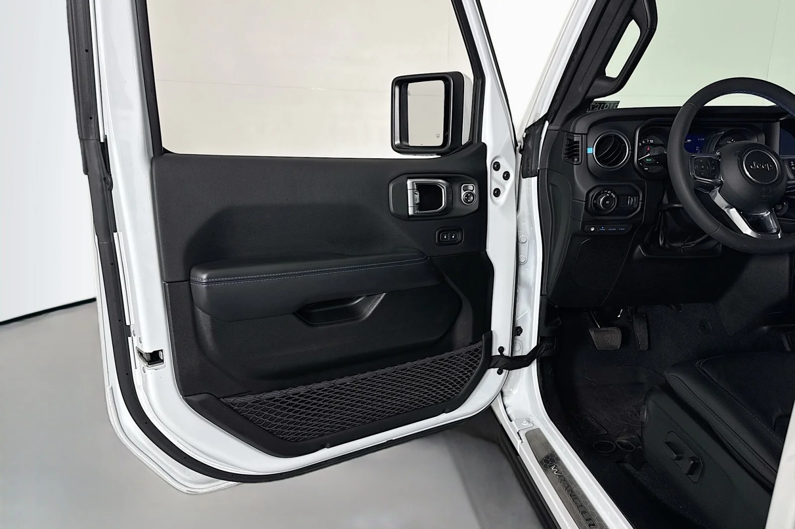 Used 2024 BRIGHT WHITE Jeep High Altitude image 21