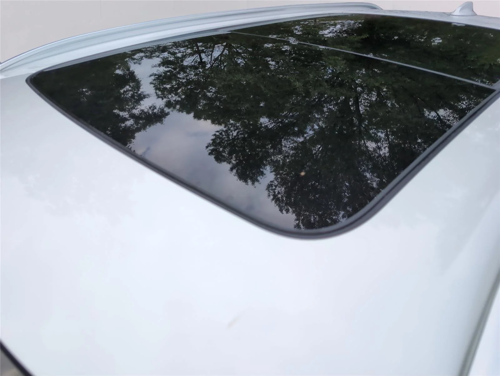 Used 2020 Crystal White Metallic Volvo Momentum image 36