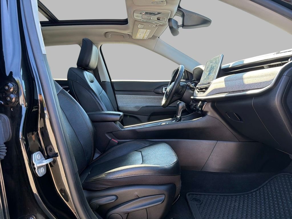 Used 2022 Black Jeep Latitude Lux image 18