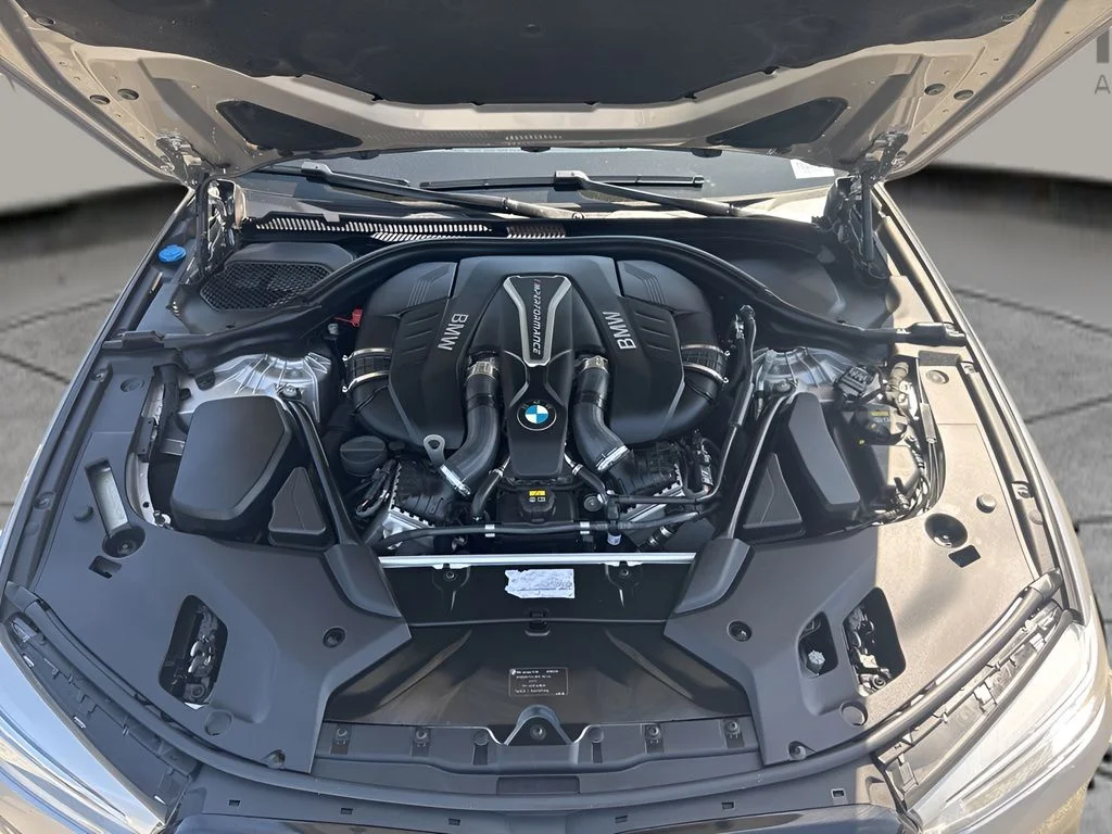 Used 2019 Silver BMW M550i xDrive image 34