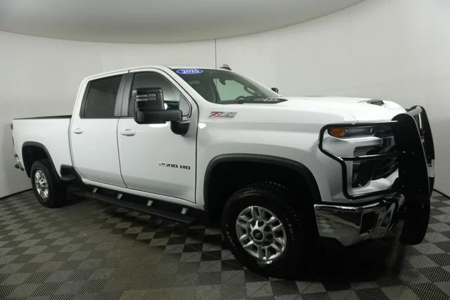 Certified Used 2025 Summit White Chevrolet LT image 1