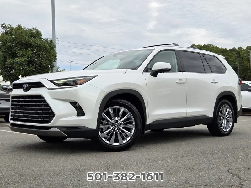 Used 2024 Pearl TOYOTA PLATINUM AWD image 27