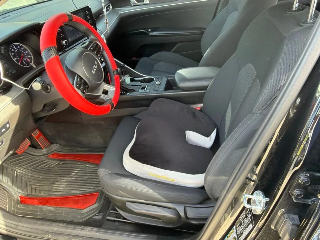 Used 2022 Ebony Black Kia LXS image 9