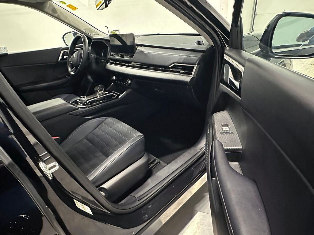 Used 2025 Silver Mitsubishi  image 26