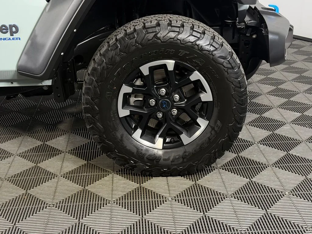 Used 2024  Jeep Rubicon 4xe image 13