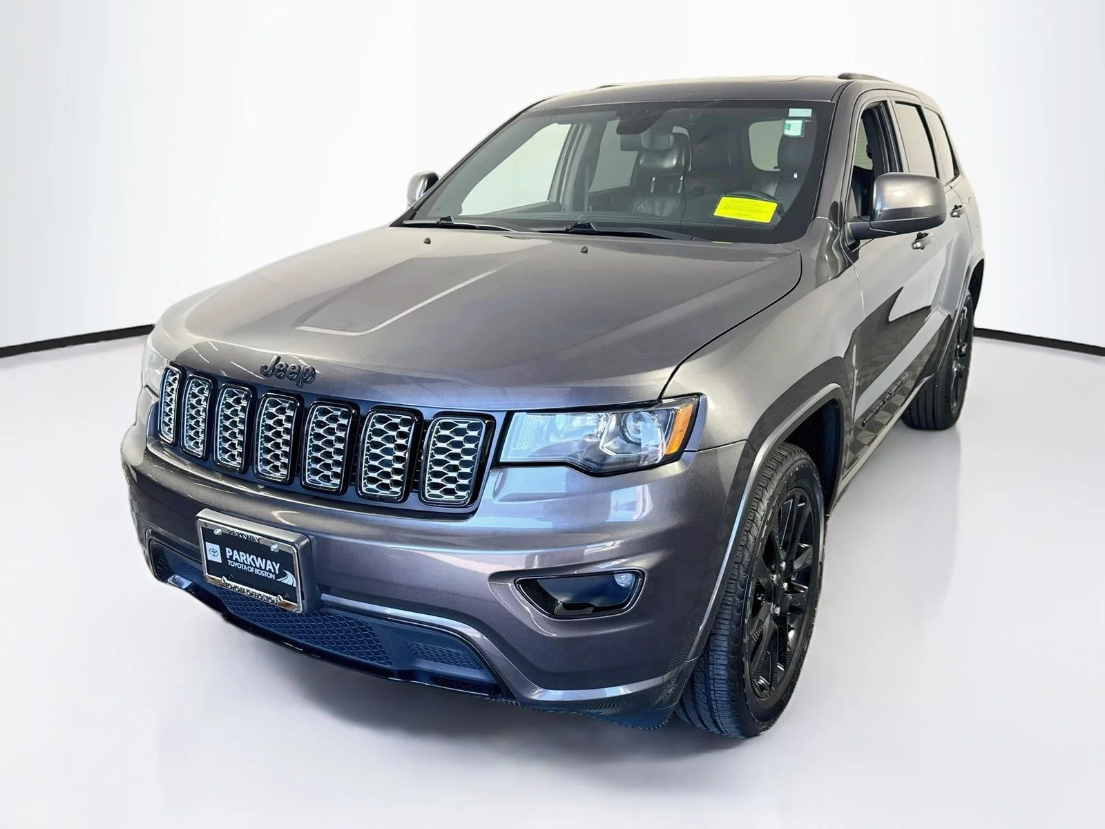 Used 2018 Gray Jeep Altitude image 3