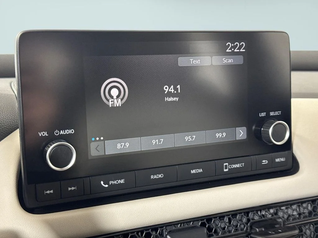 Used 2023 Pearl Honda LX image 19