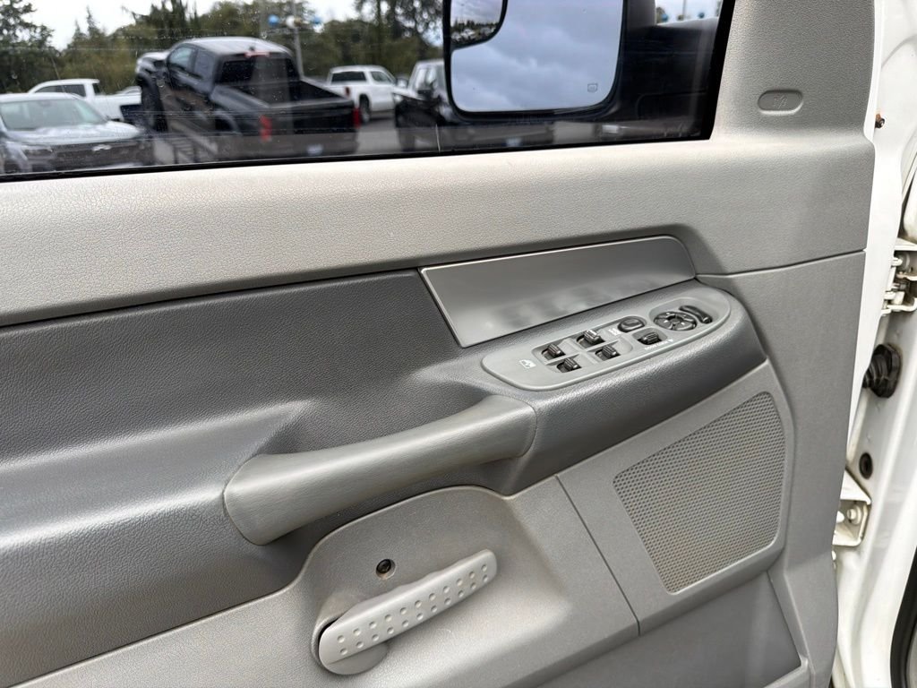 Used 2007 White Dodge SLT image 13
