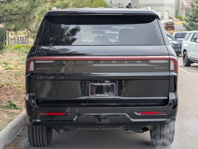 Used 2025 Black Metallic Lincoln Reserve image 4