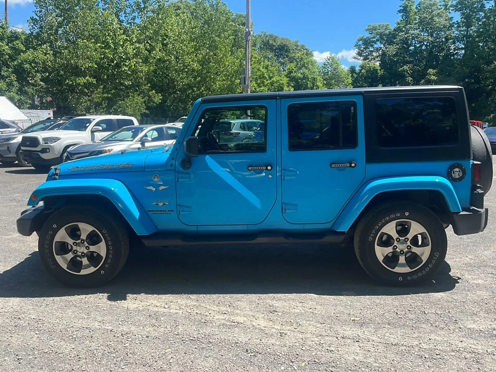 Used 2017 Chief Clearcoat Jeep Sahara image 4
