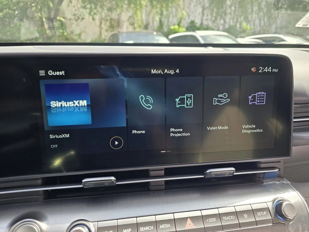 New 2026 White Hyundai SEL Premium image 18