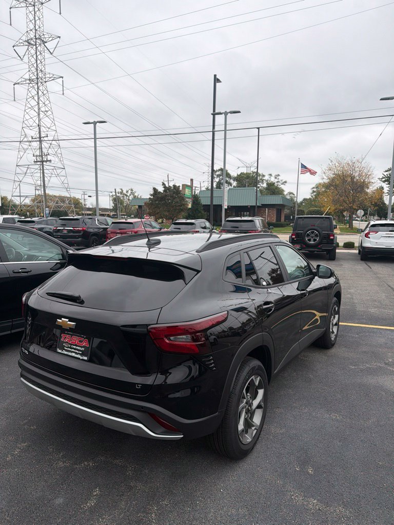 New 2026 Mosaic Black Metallic Chevrolet LT image 9