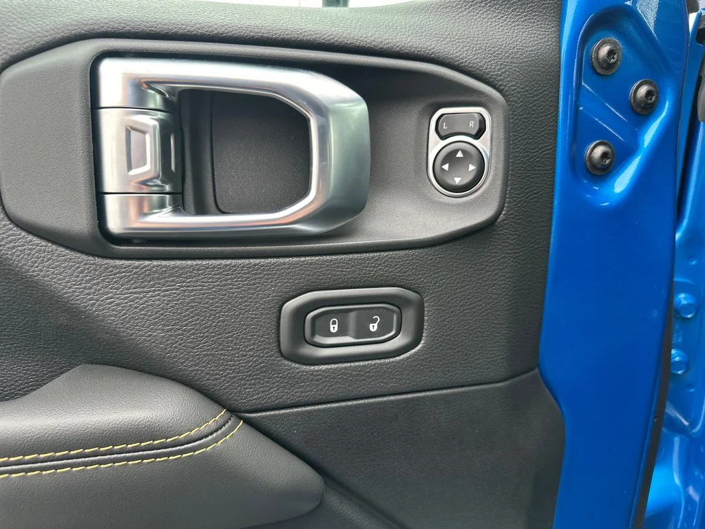 New 2026 Hydro Blue Pearl-Coat Exterior Paint Jeep Sahara image 13