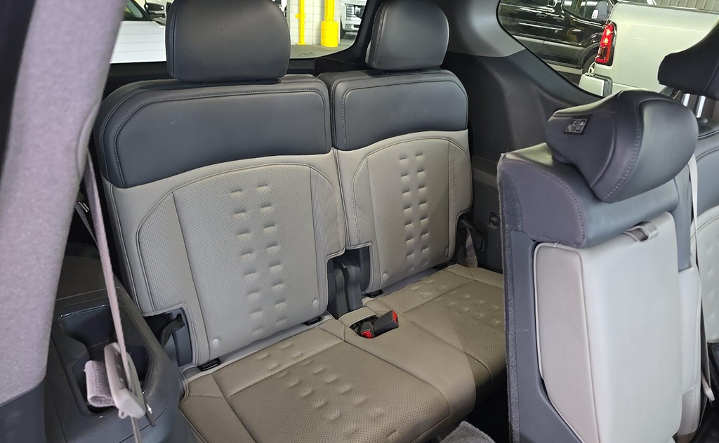 Certified Used 2024 Black Kia Wind image 11