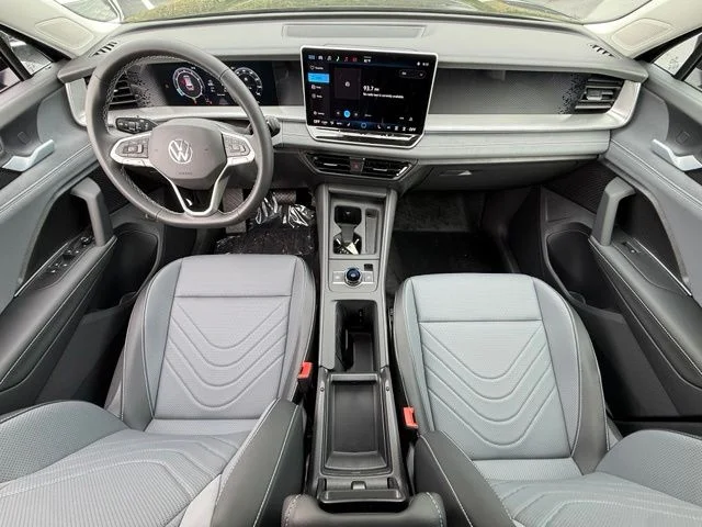 New 2026 Deep Black Pearl Volkswagen 2.0T SE image 13