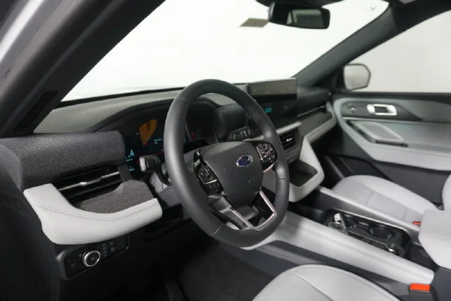 New 2027 Avalanche Gray Ford Platinum™ image 25