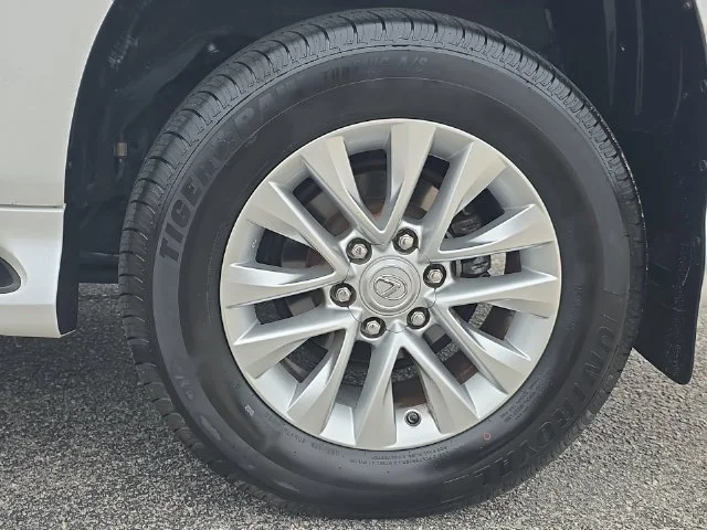 Used 2019 White Lexus 460 image 35