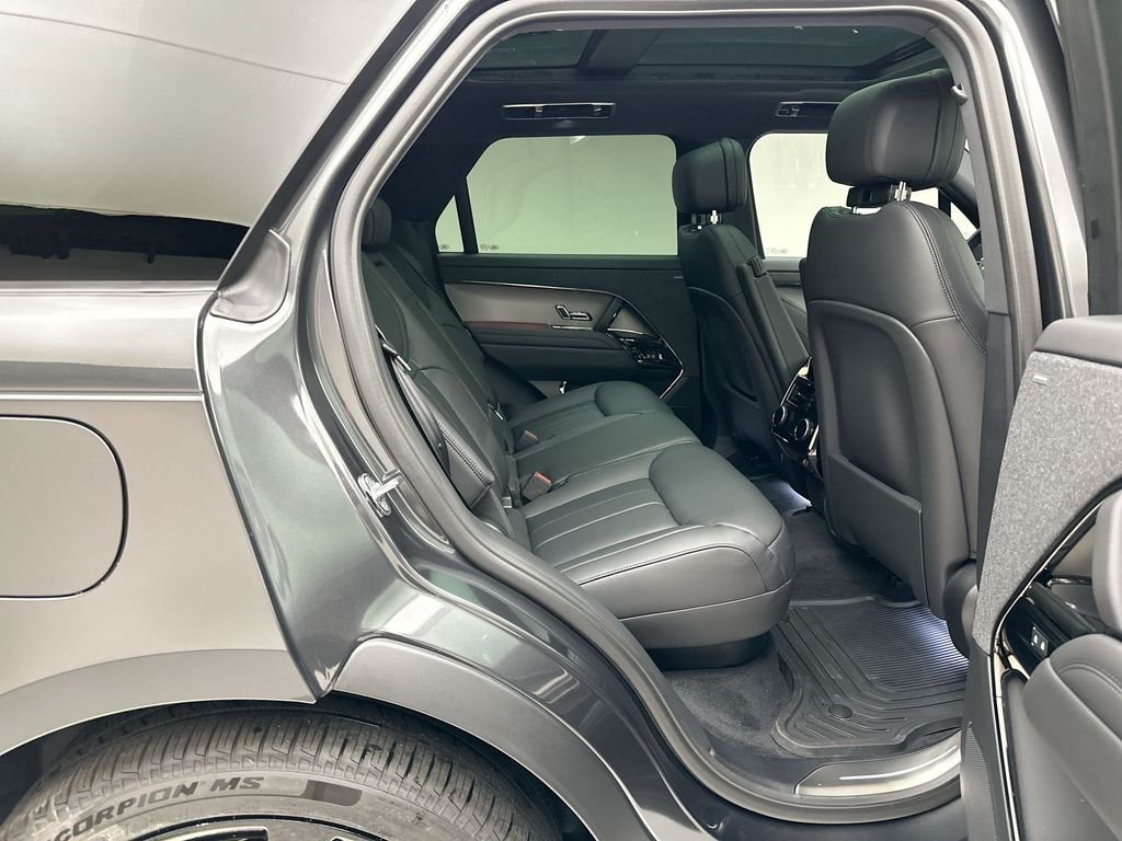 New 2027  Land Rover Dynamic SE image 7