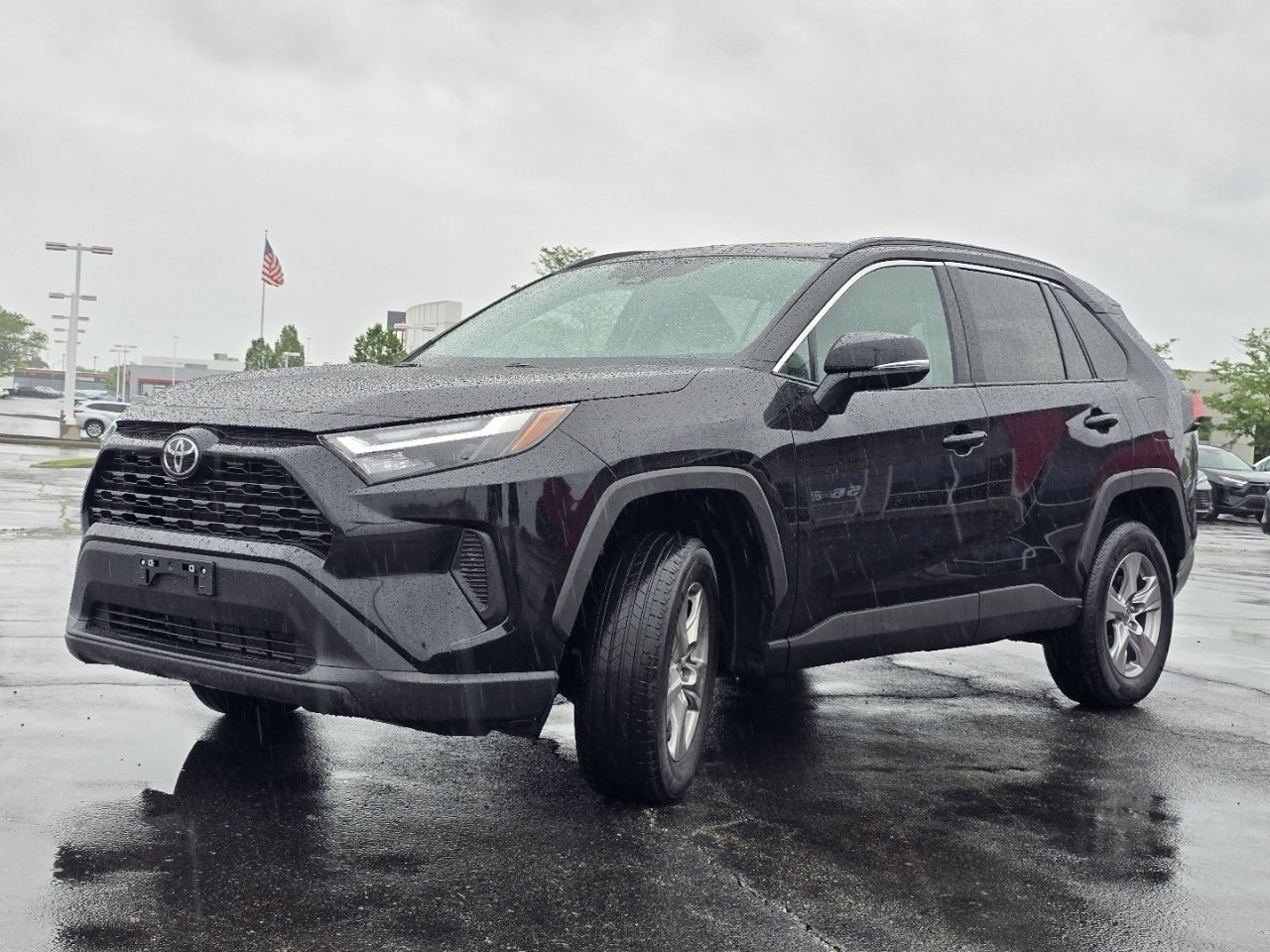 2025 Toyota RAV4 XLE - Photo 11