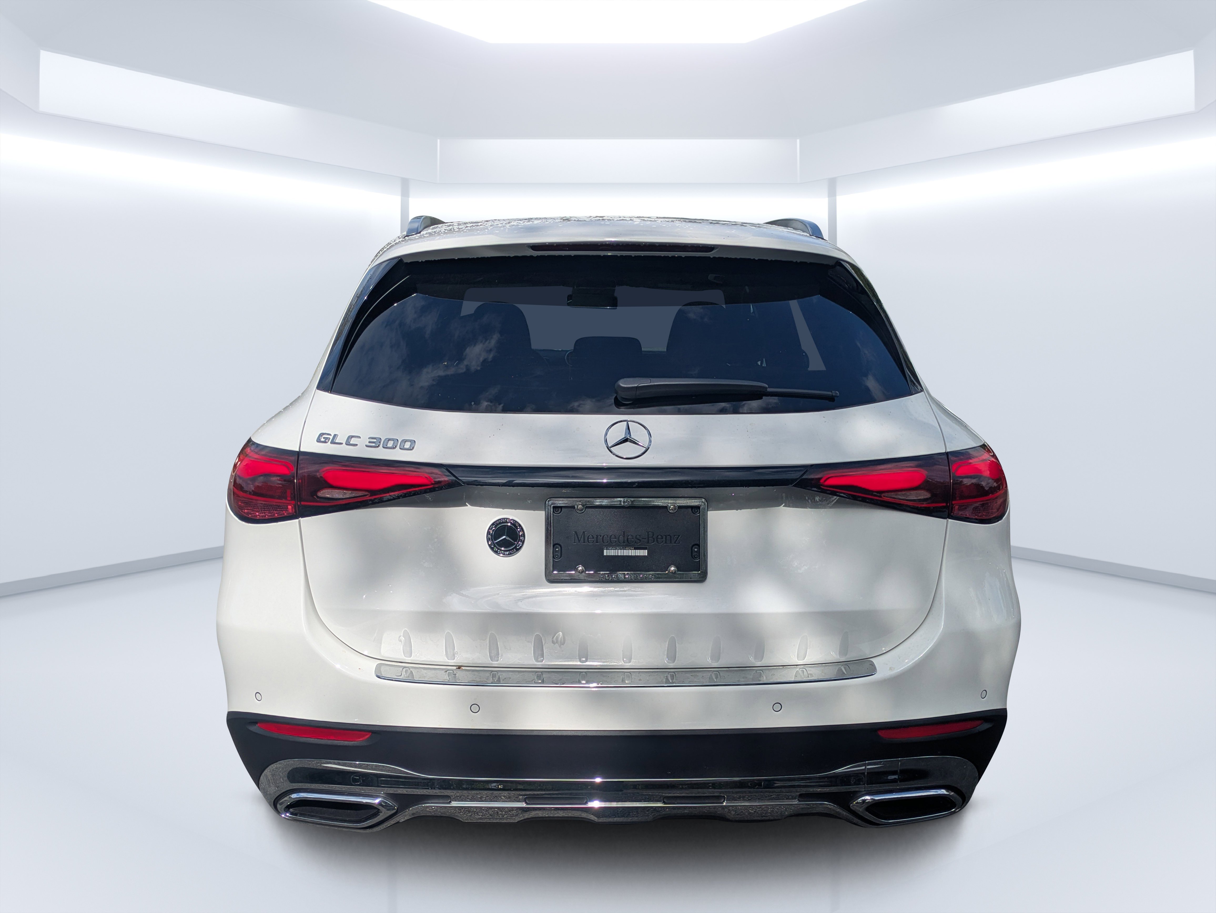 New 2026 Polar White Mercedes-Benz GLC 300 image 4