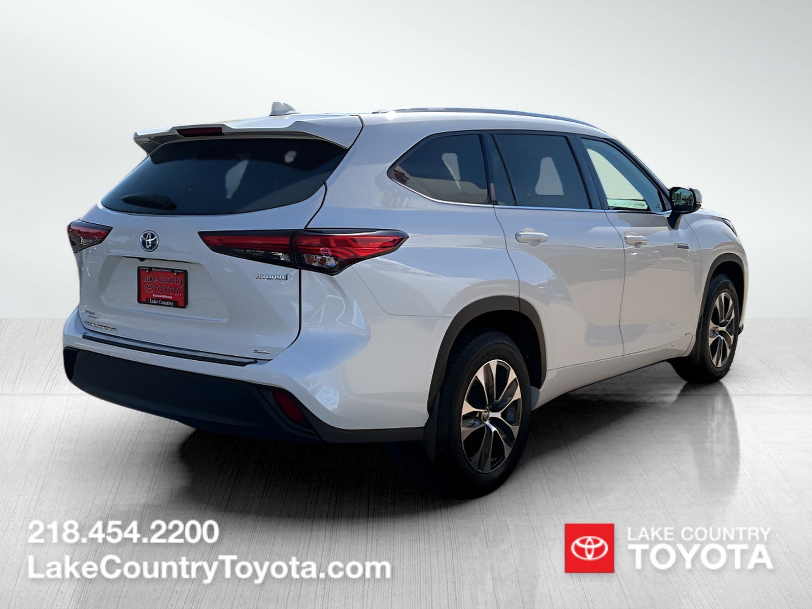 Used 2020 Blizzard Pearl Toyota XLE image 4