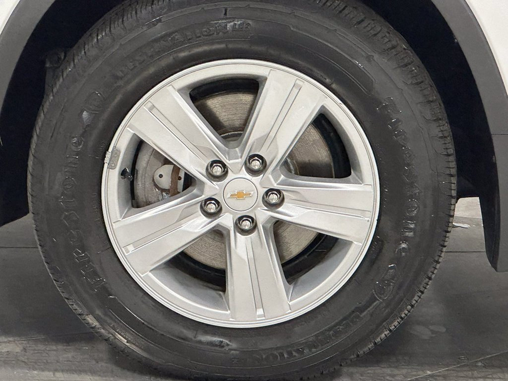 Used 2020 White Chevrolet LS image 33