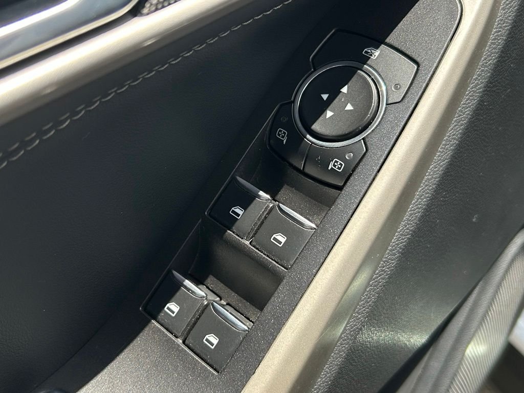 Used 2022 Oxford White Ford XLT image 17