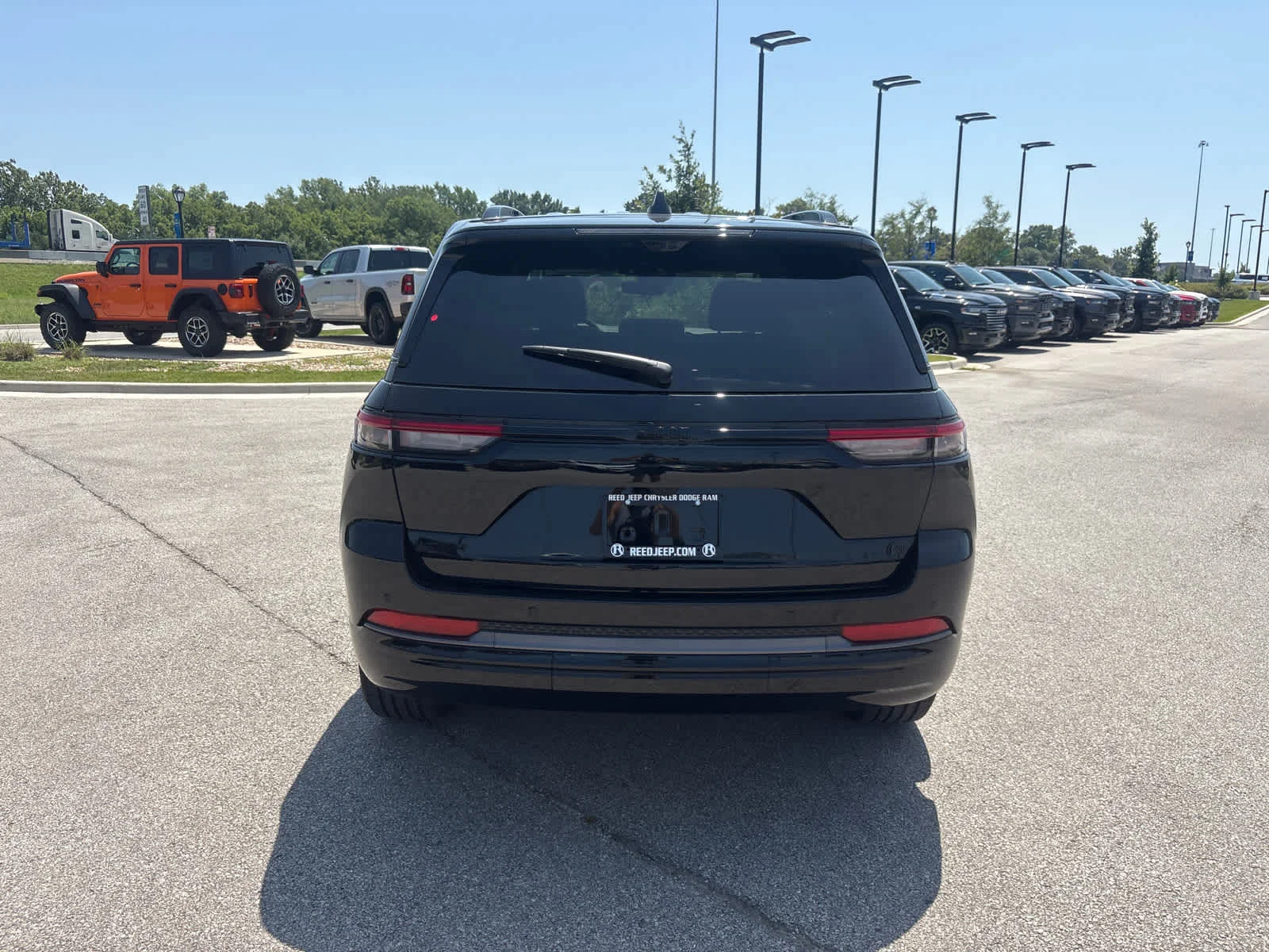 New 2026 Diamond Black Crystal Pearlcoat Jeep Limited Reserve image 9