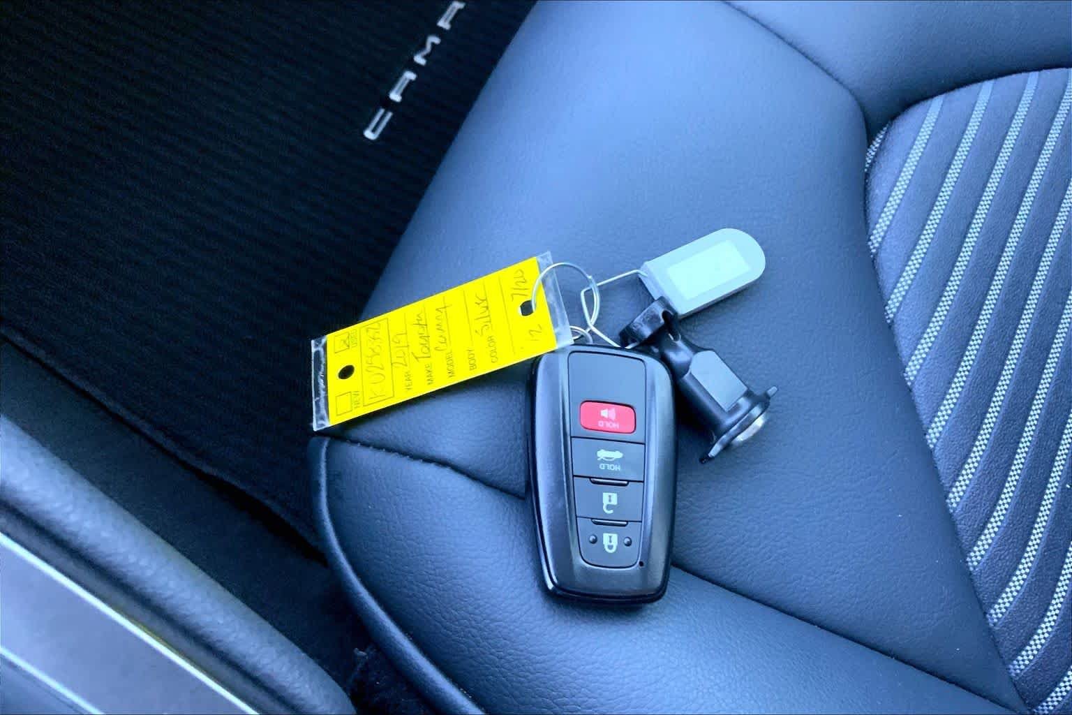 Used 2019 Celestial Silver Metallic Toyota SE image 15