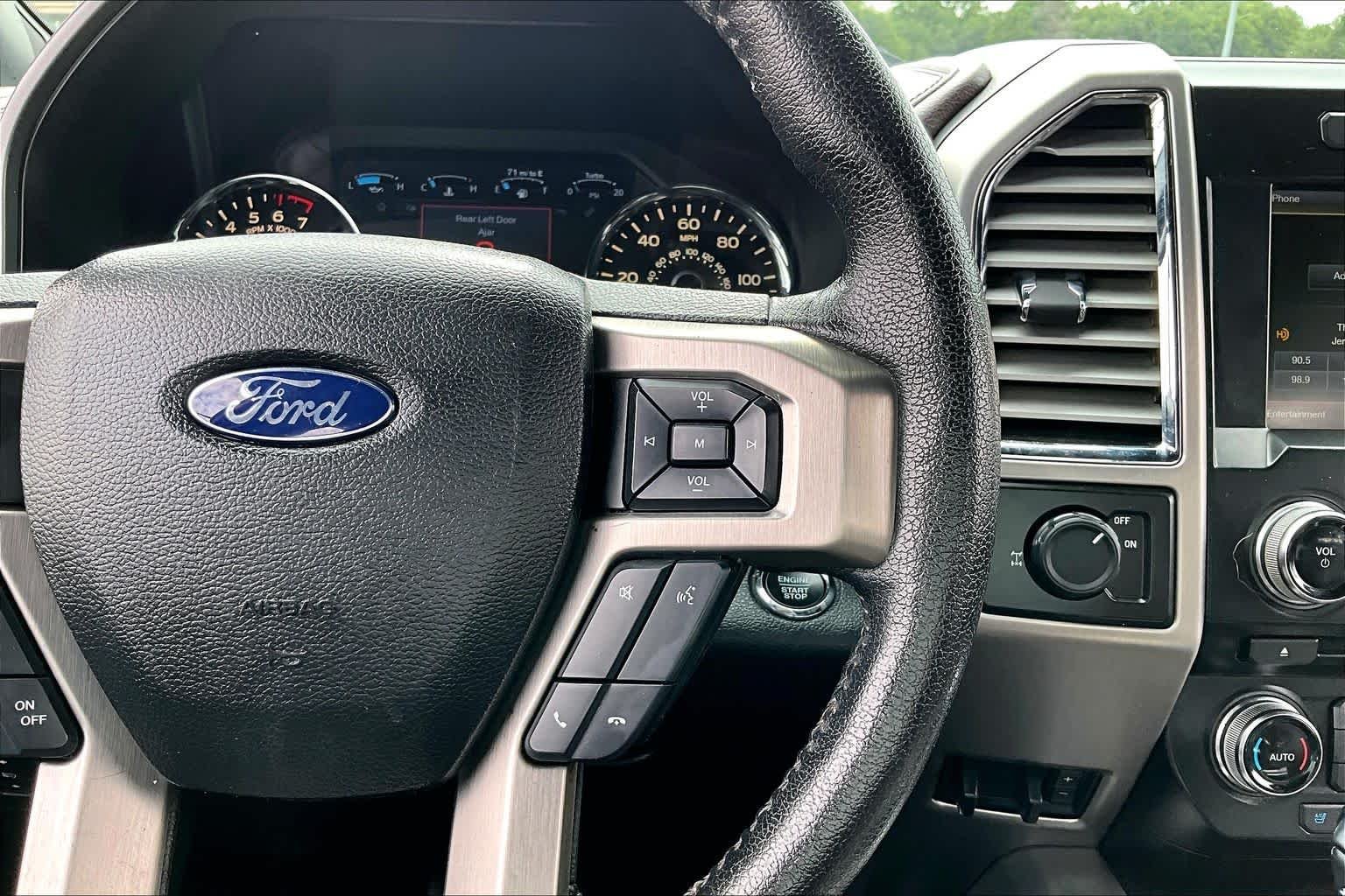 Used 2015 White Platinum Metallic Tri-Coat Ford Platinum image 25