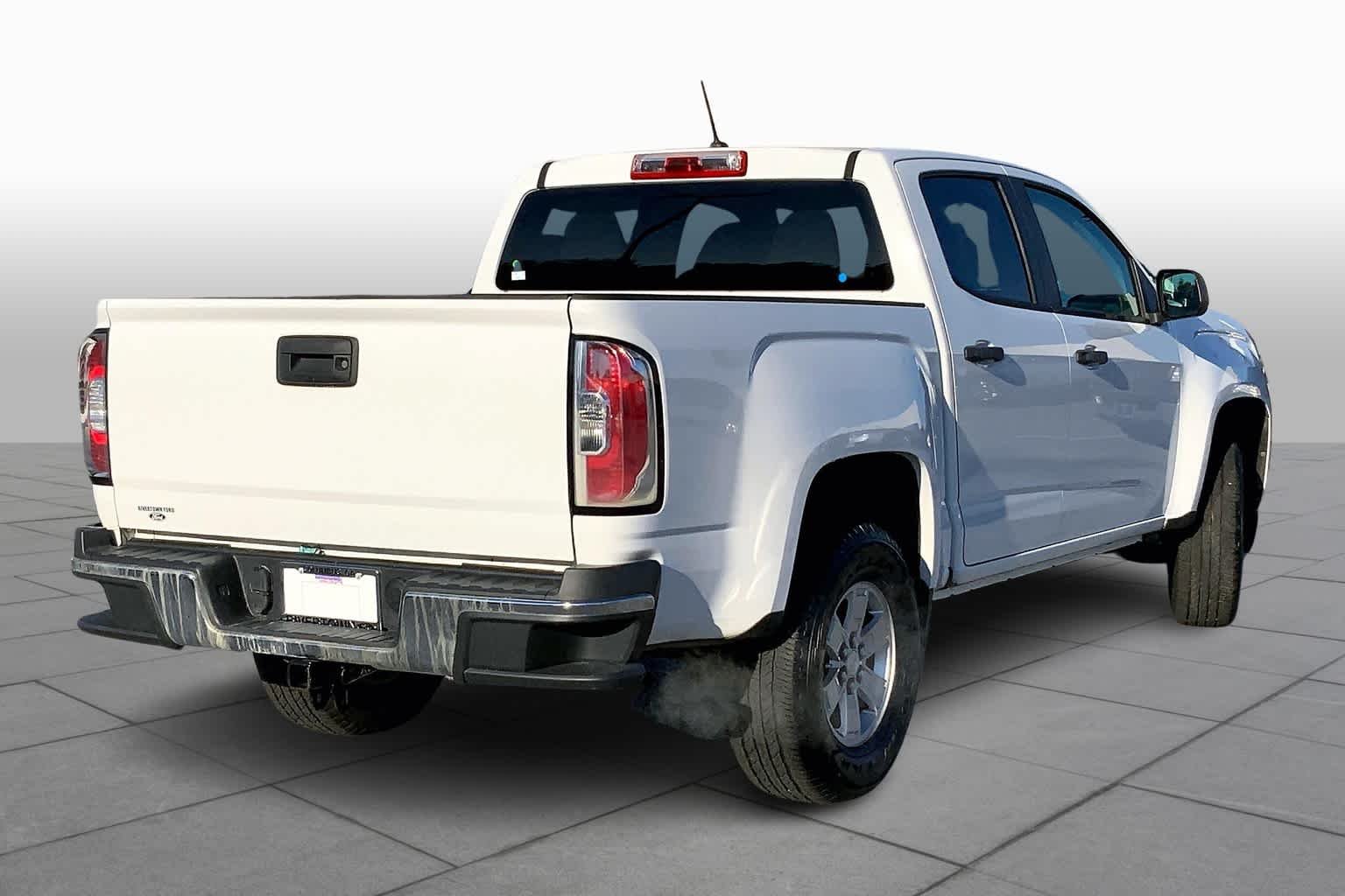 Used 2018 Summit White GMC 2WD image 12