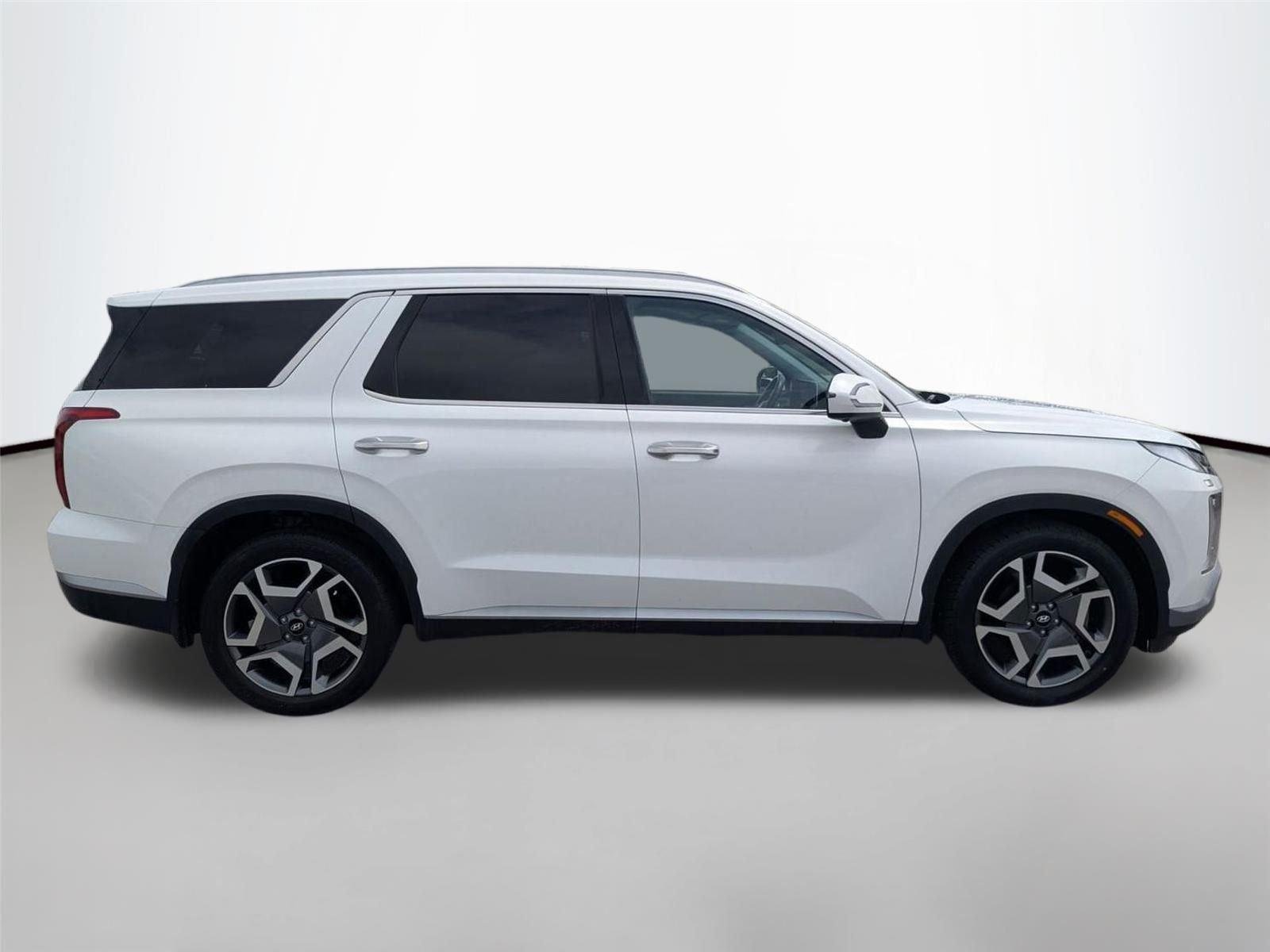Used 2023 Silver Hyundai SEL image 5