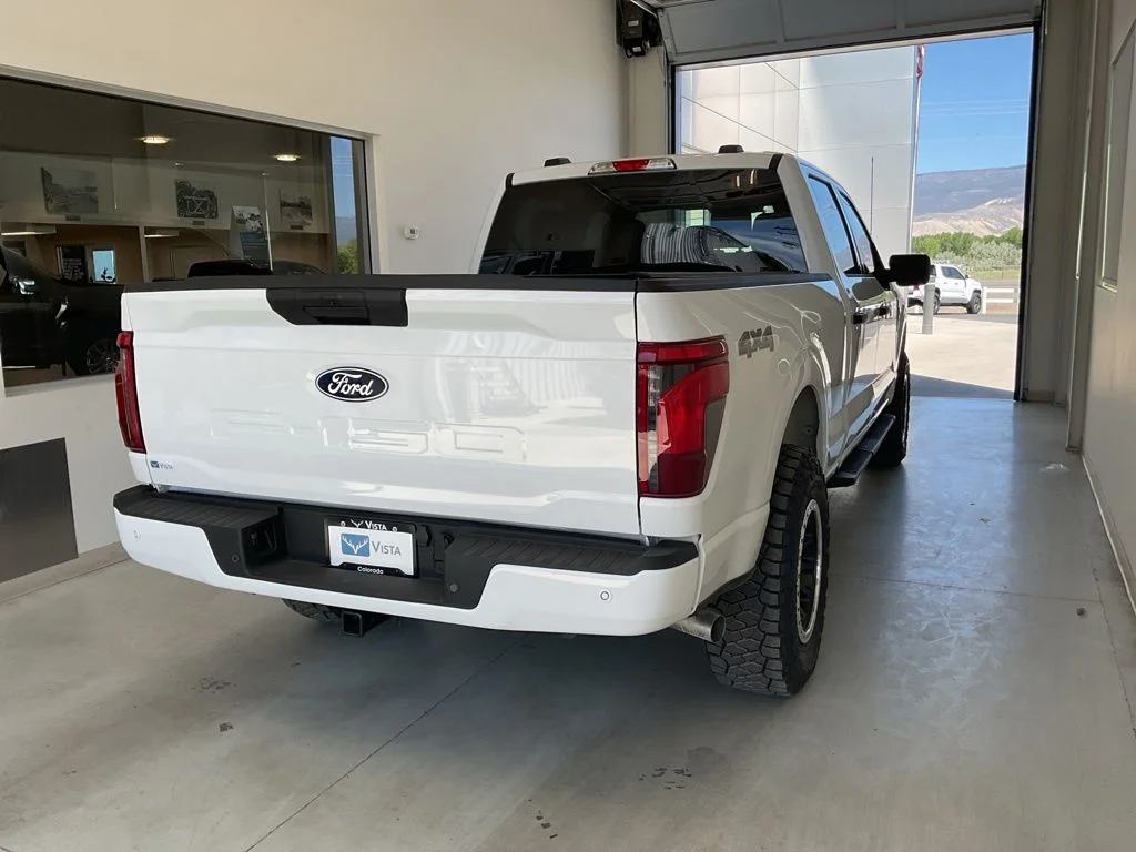 New 2026 Oxford White Ford XLT image 4