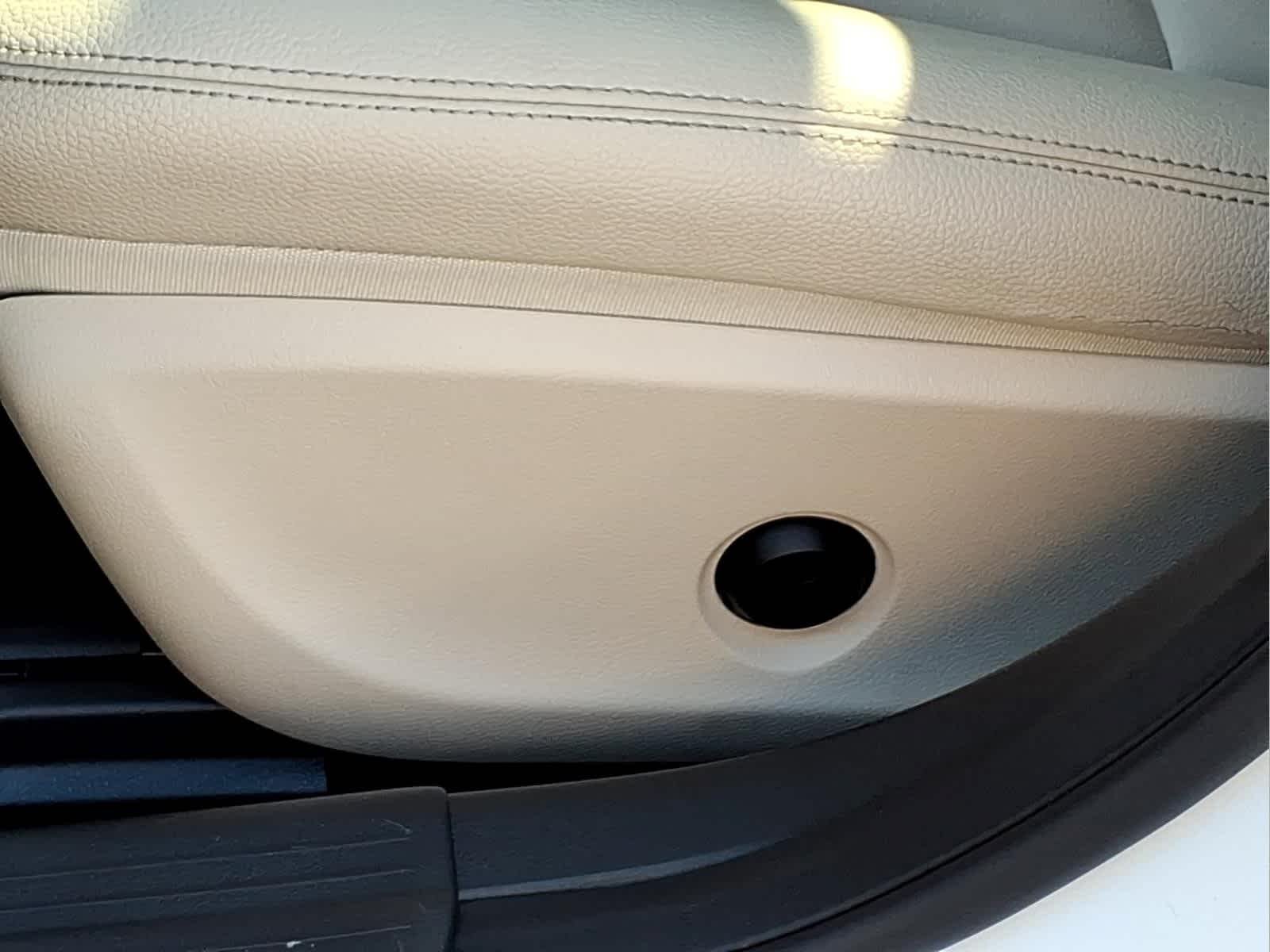 Used 2019 Polar White Mercedes-Benz GLA 250 image 17
