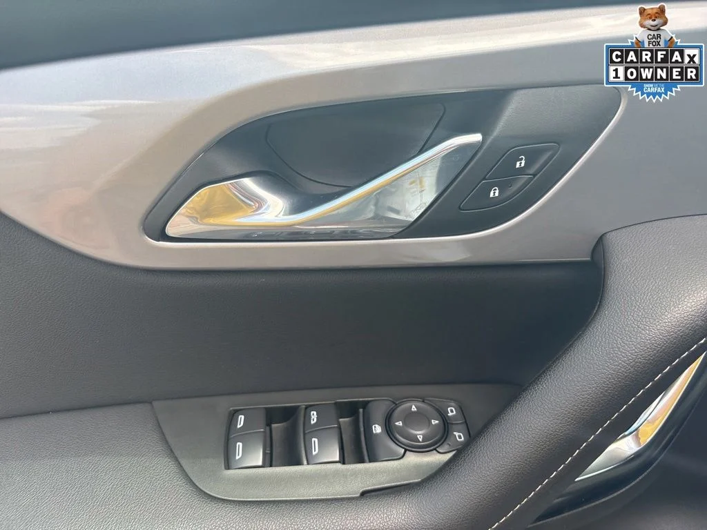 Used 2025 White Chevrolet LT image 11