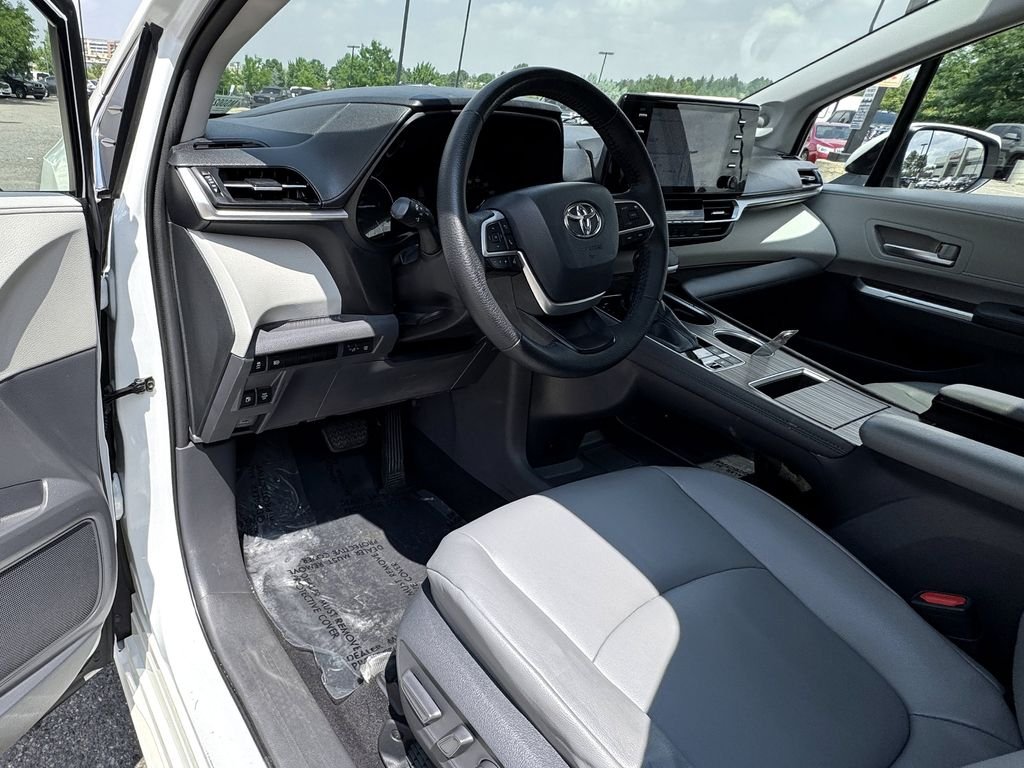 Used 2021 White Toyota XLE image 23