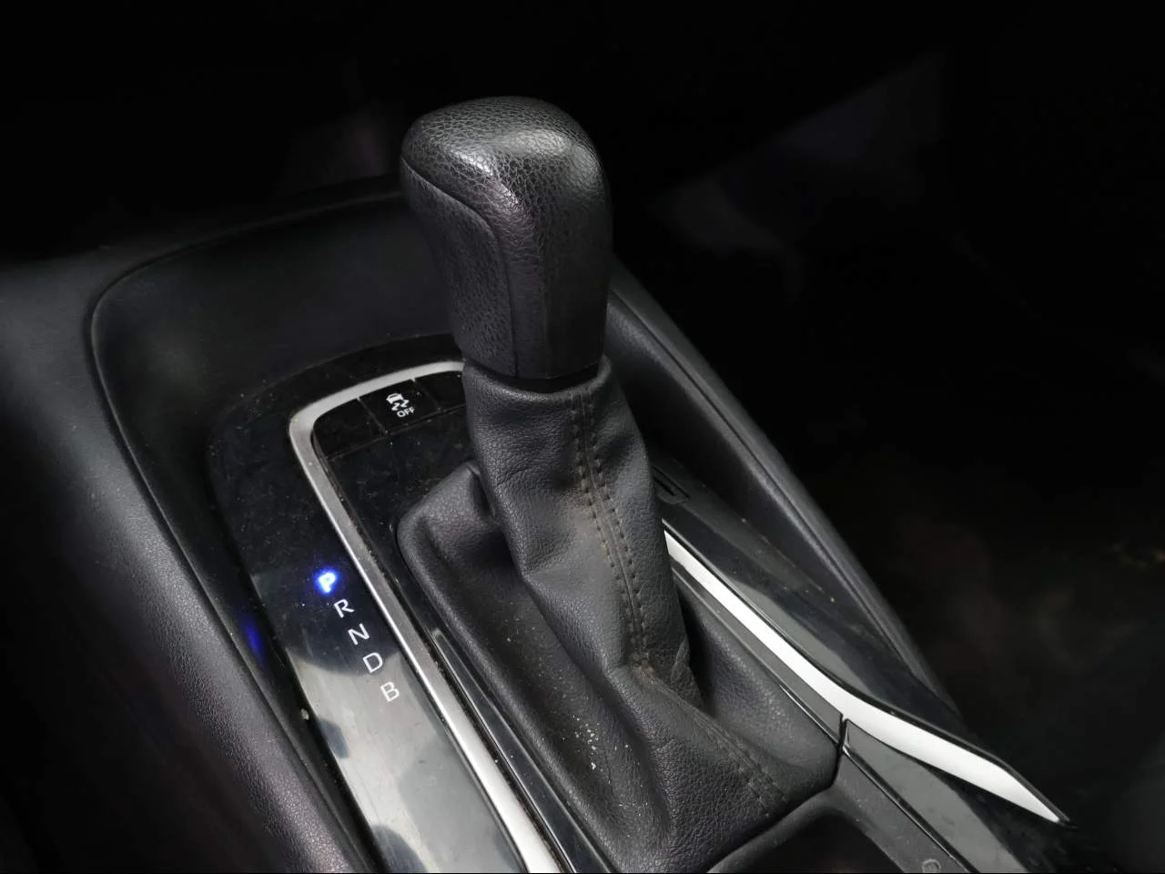 Used 2022 Classic Silver Metallic Toyota LE image 15
