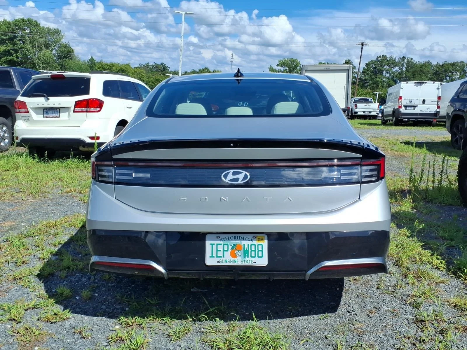 Used 2025 Aero Silver Hyundai SEL image 10