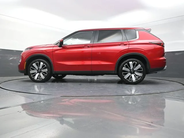 Used 2025  Mitsubishi SE image 35