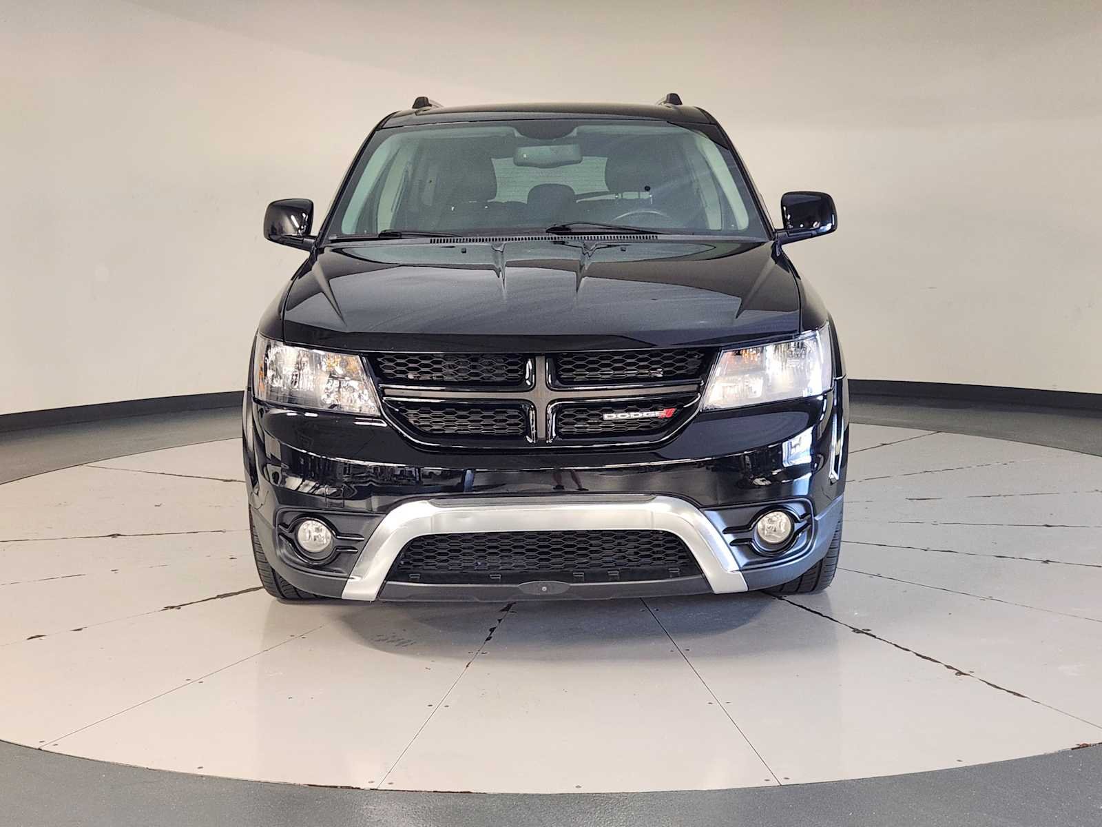 Used 2018 Pitch Black Clearcoat Dodge Crossroad image 9